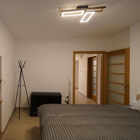 Guest House Zerjal Podnanos Ngoại thất bức ảnh