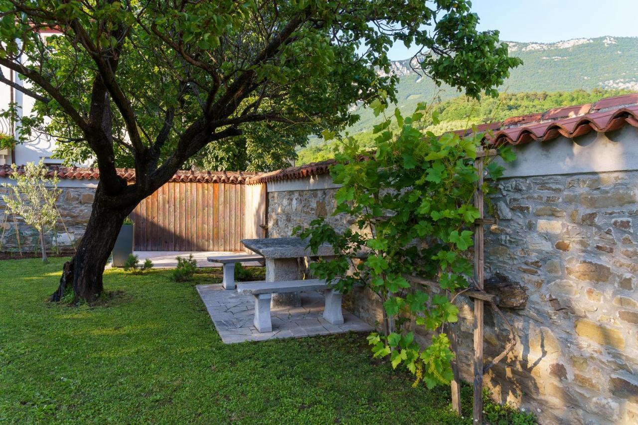 Guest House Zerjal Podnanos Ngoại thất bức ảnh