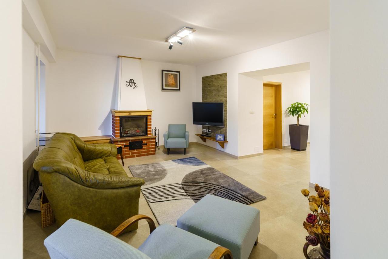 Guest House Zerjal Podnanos Ngoại thất bức ảnh