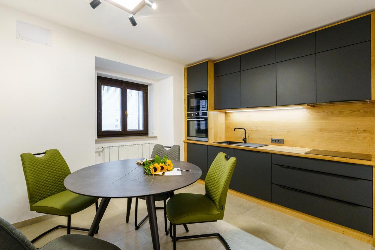 Guest House Zerjal Podnanos Ngoại thất bức ảnh